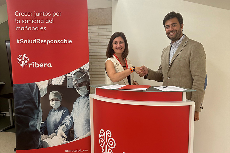Firma convenio filarmónica Gijón Antonio Hedrera-Ribera Covadonga Vanesa Alvarez